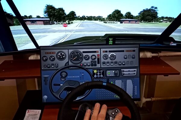 Імітація пенелі керування та виду з лобового скла автомобіля КрАЗ-6322